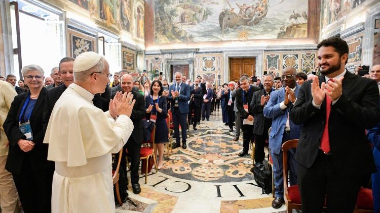 Un momento de la audiencia del Papa León con los moderadores de las Asociaciones de Fieles, Movimientos Eclesiales y Nuevas Comunidades